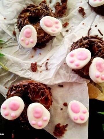 cookies decorated for Easter in a platter