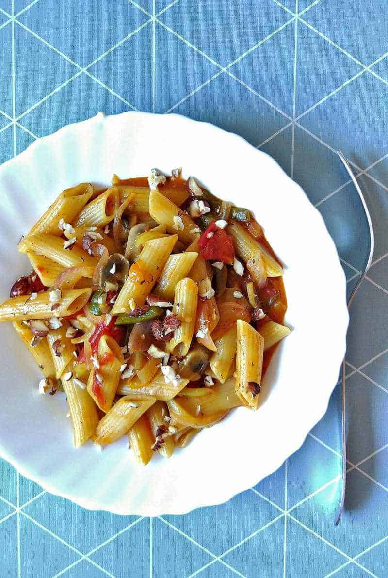 A plate of one pot pasta