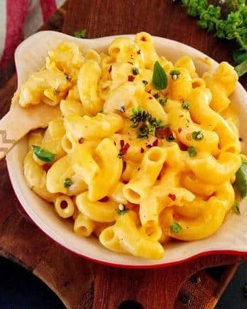 mac and cheese on a bowl