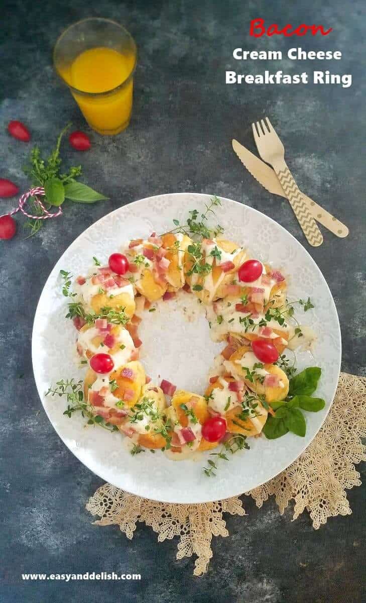 breakfast ring decorated for Christmas