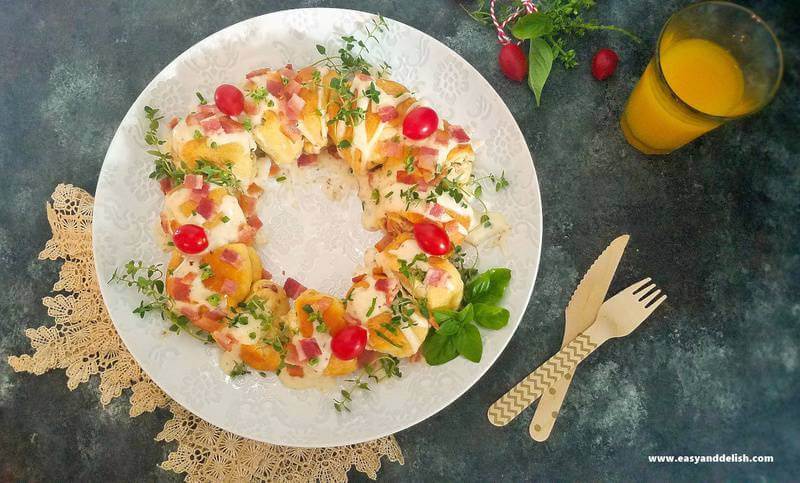 breakfast ring in a plate with cutlery on the side