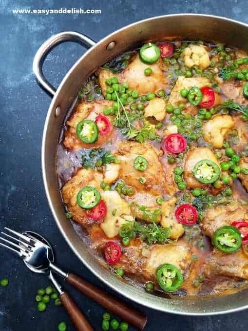 A pan with chicken curry with coconut milk and low-carb veggies. 