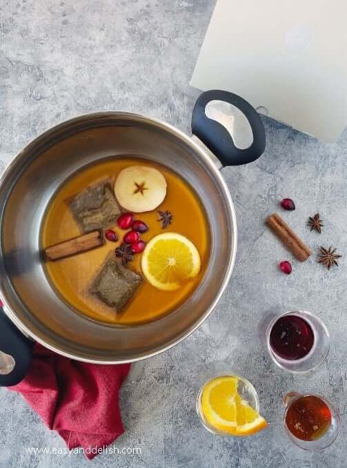 making process of snowball mulled wine