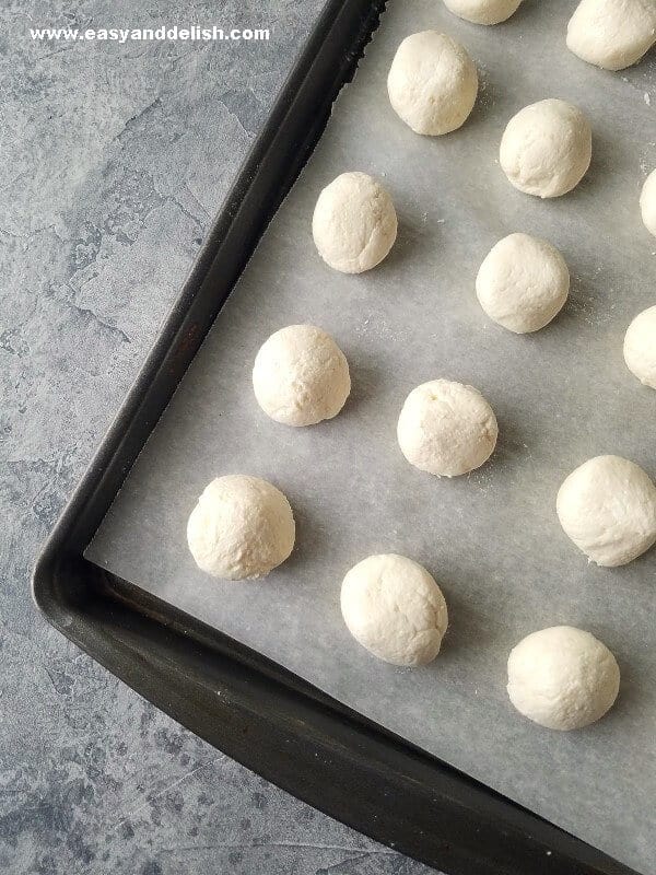 eggless bread rolled into balls 