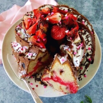 strawberry pund cake in a platter.