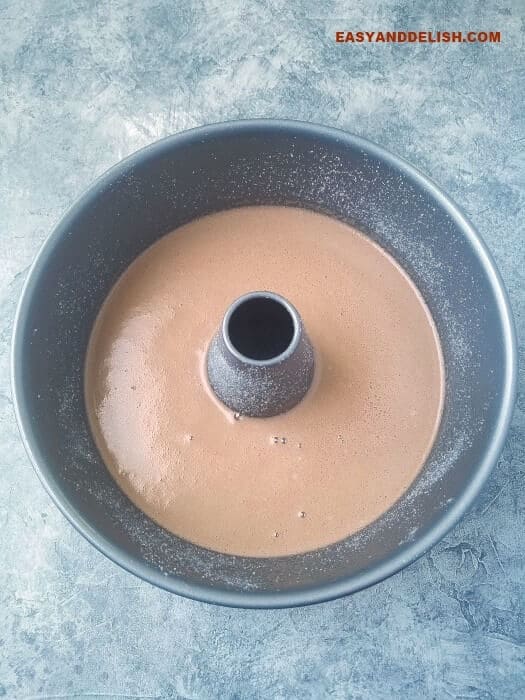 brigadeirao batter into the baking pan