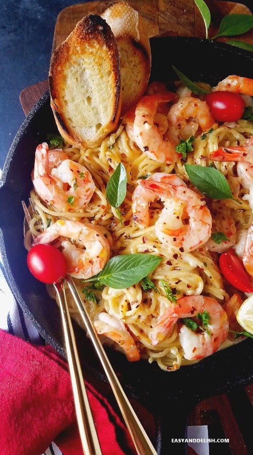 shrimp scampi with pasta and toasted baguette on the side