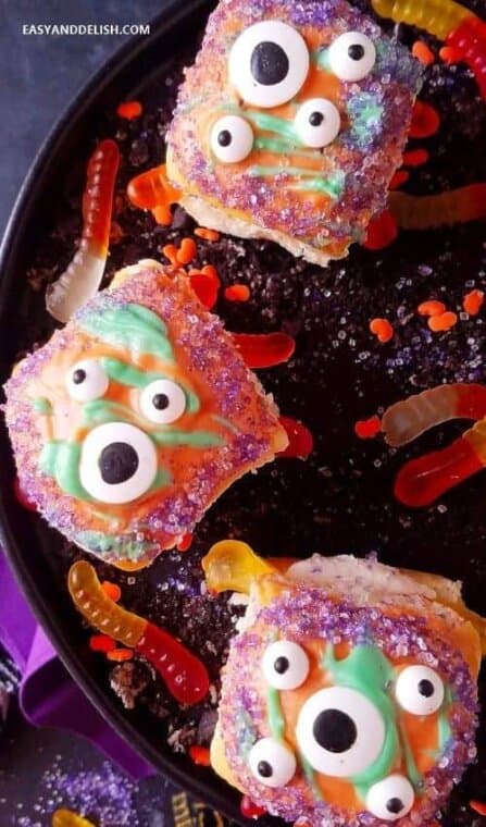 close up image for Halloween pumpkin bread rolls 