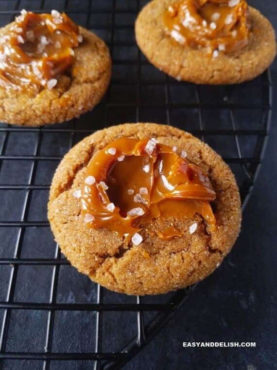 Close up of dulce de leche cinnamon cookies over a rack