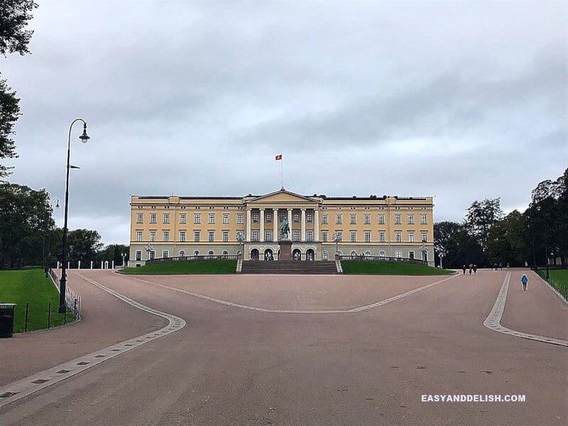 Royal palace -- one of the things to do in Norway on a budget