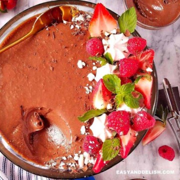easy chocolate mousse with berries and meringues on top