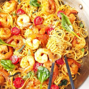 close up of garlic shrimp spaghetti in a pan