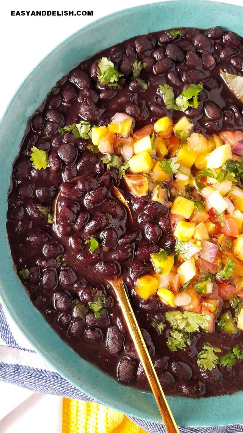 instant pot black beans served in a bowl and topped with pico de gallo