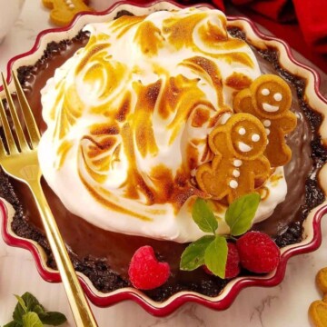 A plate of pie decorated for Christmas