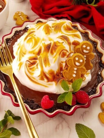 A plate of pie decorated for Christmas