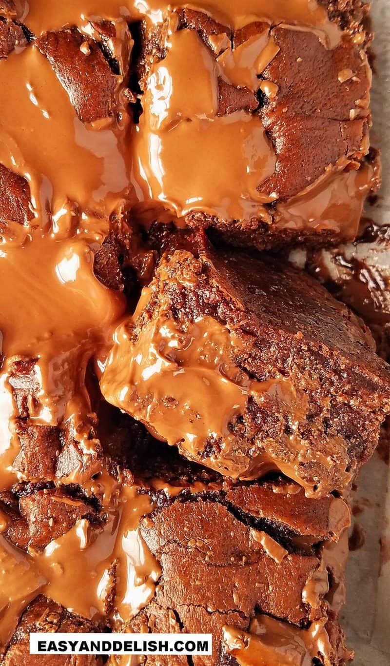 brownies cremosos e fatiados