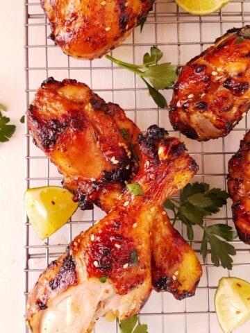 air fryer chicken drumsticks over a rack