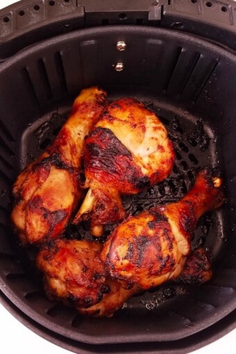 chicken drumsticks in air fryer basket