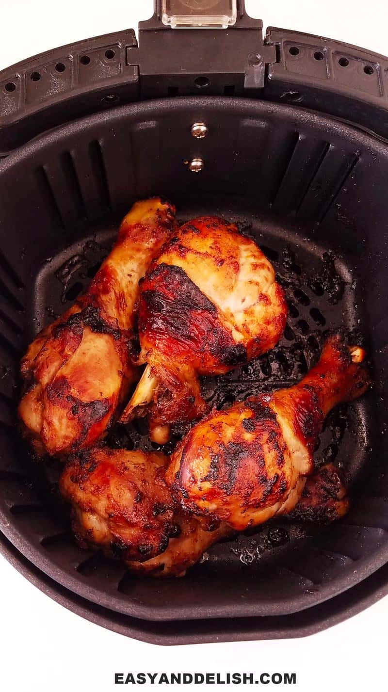 chicken drumsticks in air fryer basket