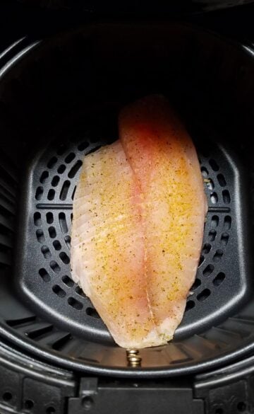 tilapia na air fryer cozinhando