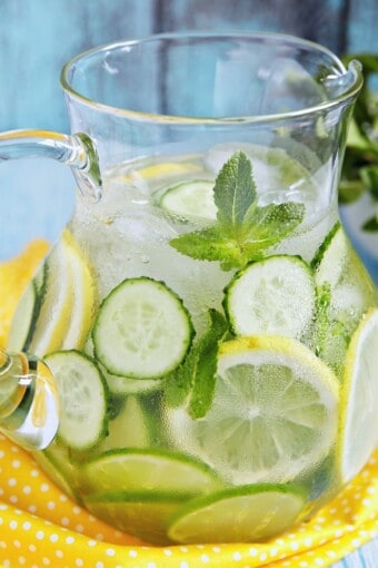 a picther of cucumber water for detox and weight loss