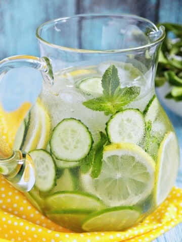 a picther of cucumber water for detox and weight loss