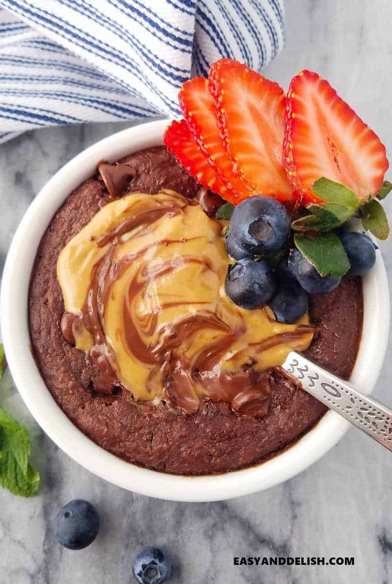 BAKED OATS with peanut butter in the center and berries