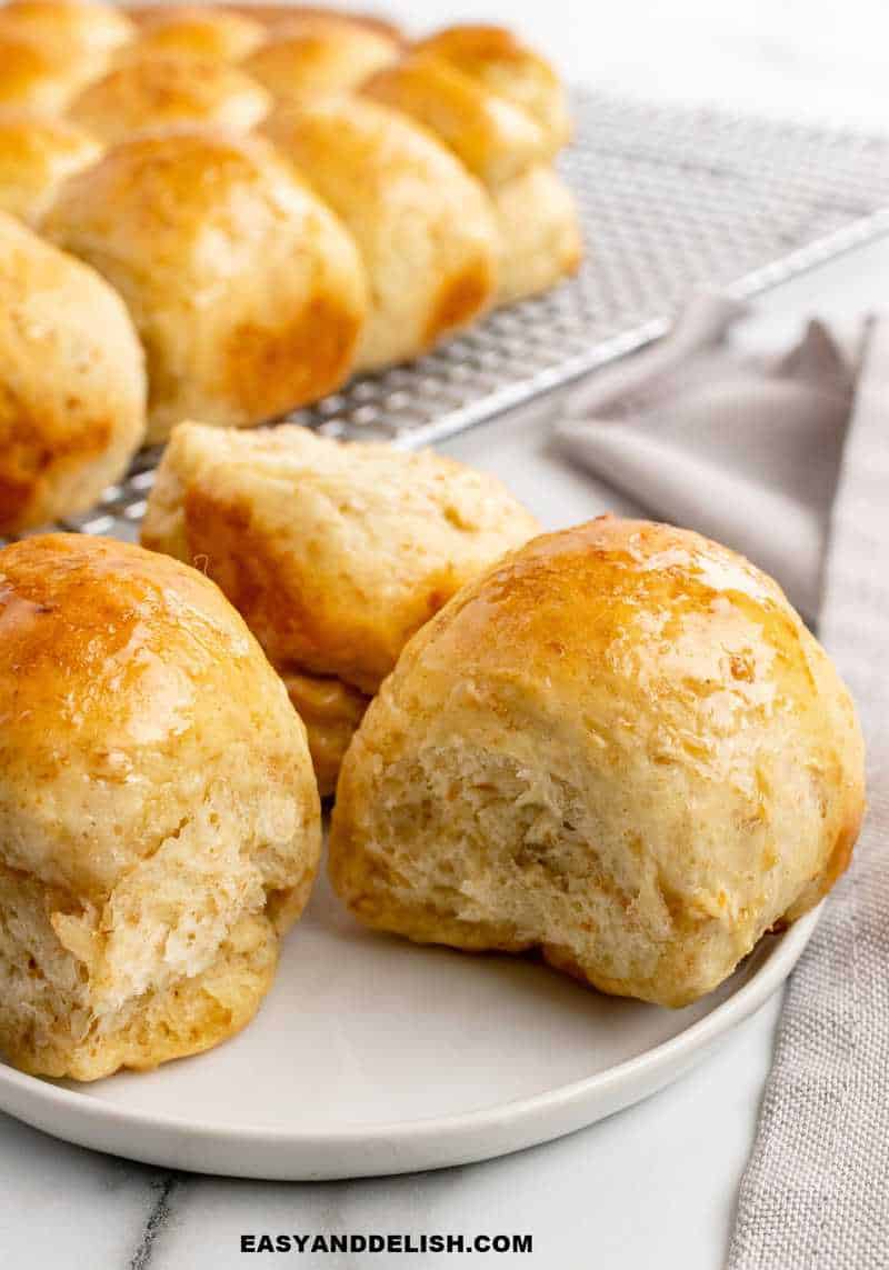 several bread in a plate