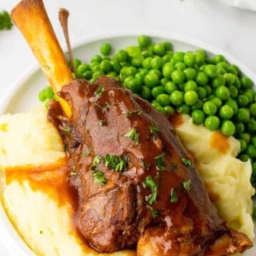 cropped-lamb-shanks-with-mashed-potatoes-and-peas.jpg