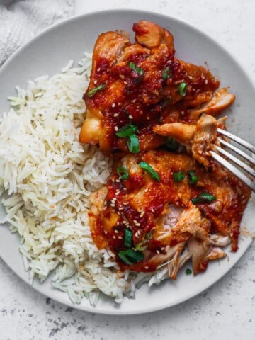 slow cooker chicken thighs over white rice