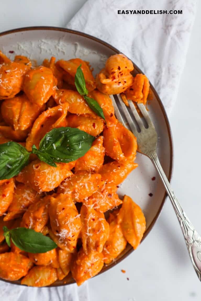 Gigi Hadid Pasta (Spicy Vodka Pasta) Easy and Delish