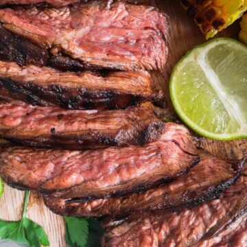 cropped-marinated-grilled-flank-steak-close-sliced-steak-fraldinha-na-mostarda-close-up-da-carne-fatiada-scaled-1.jpg