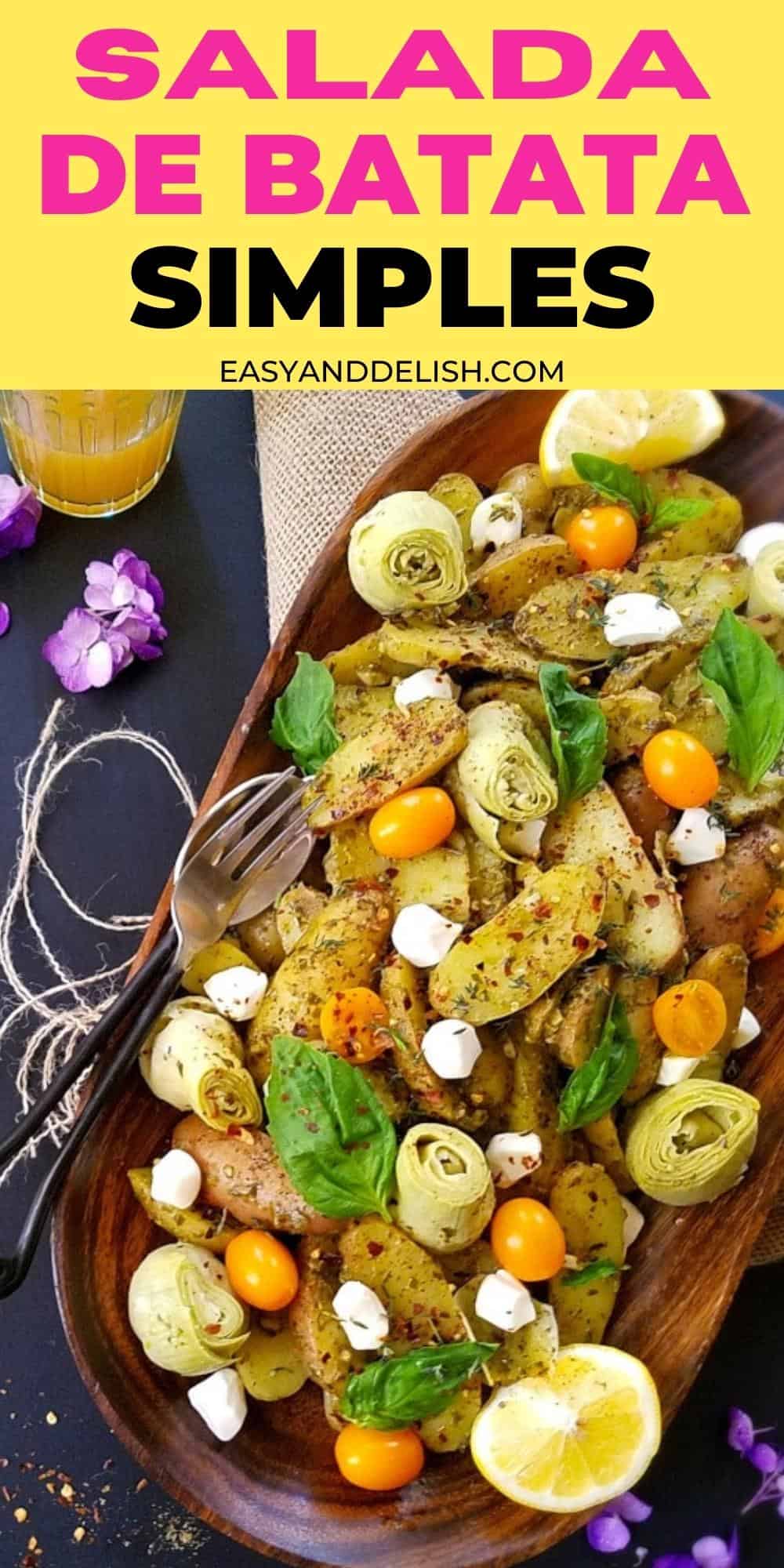 Salada de batata simples (sem maionese) servida em uma travessa grande