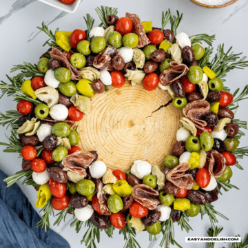 close up de salada de natal para entretener convidados.