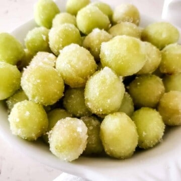 close up of suagred prosecco grapes witha napkin under the bowl.