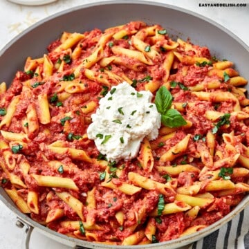 close up image showing a skillet full of copycat Cheesecake Factory four cheese pasta.