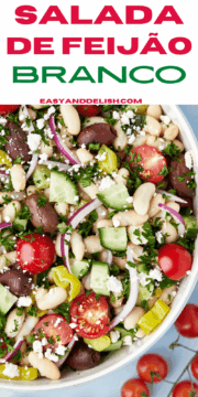 metade de uma tigela de salada de feijao branco.