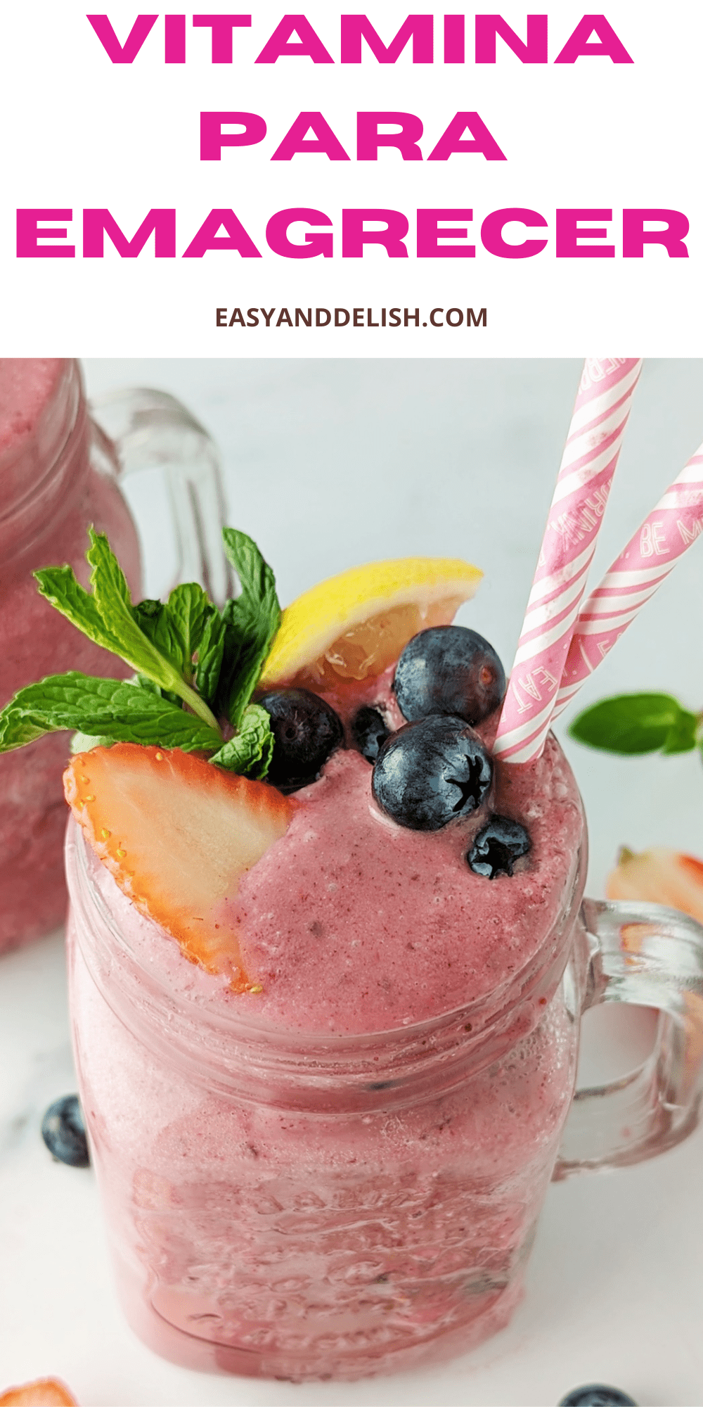 close up de vitamina para emagrecer com canudo.